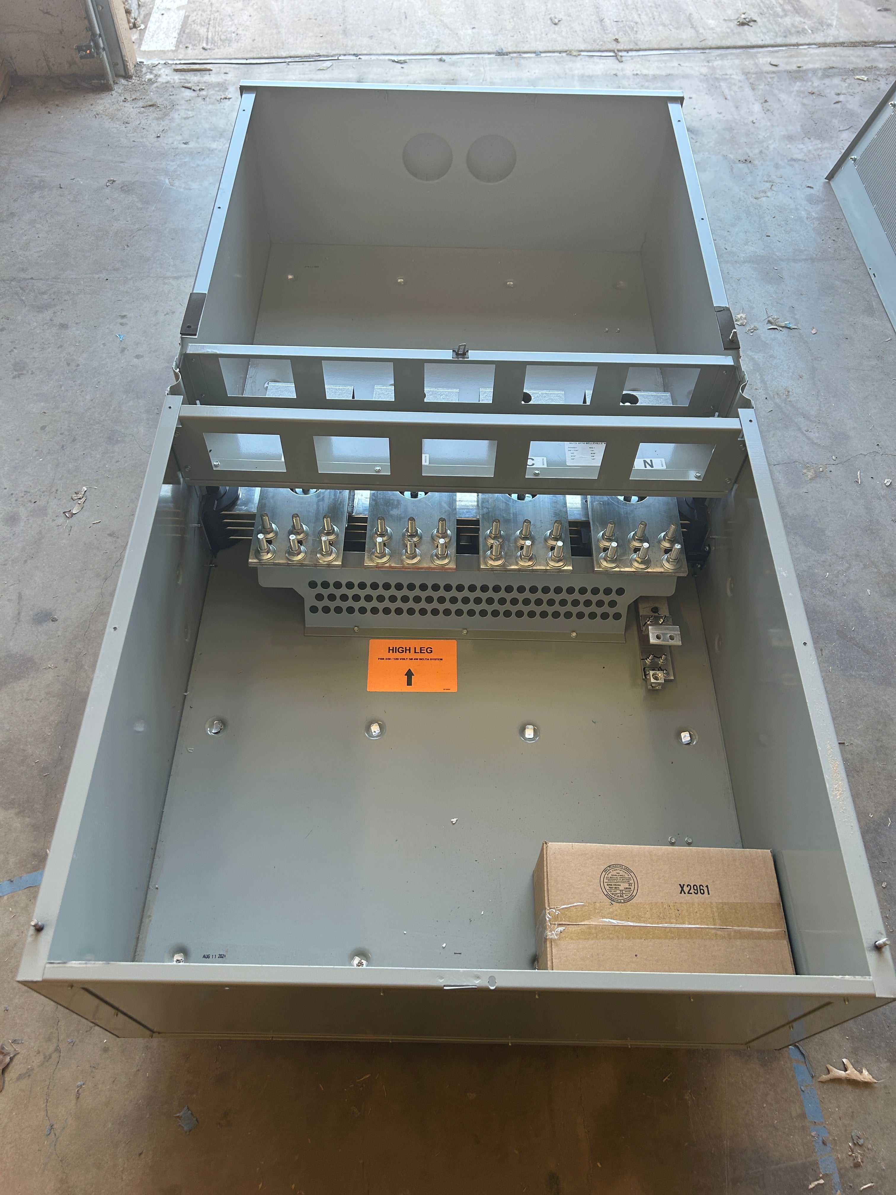 SIEMENS WTB32000BU EUSERC Rated 2000A 3PH UG Tap Box for Modular Metering