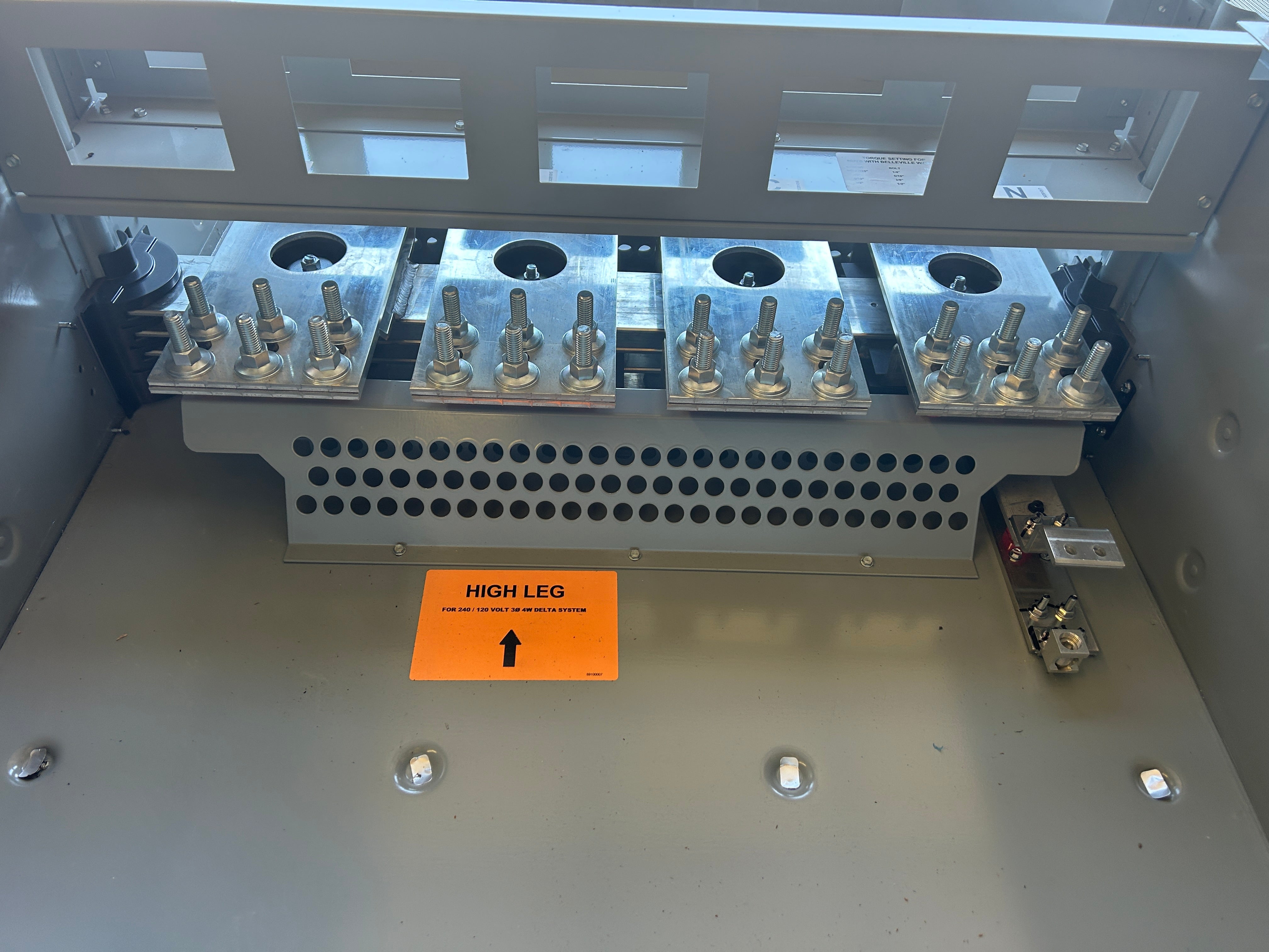 SIEMENS WTB32000BU EUSERC Rated 2000A 3PH UG Tap Box for Modular Metering