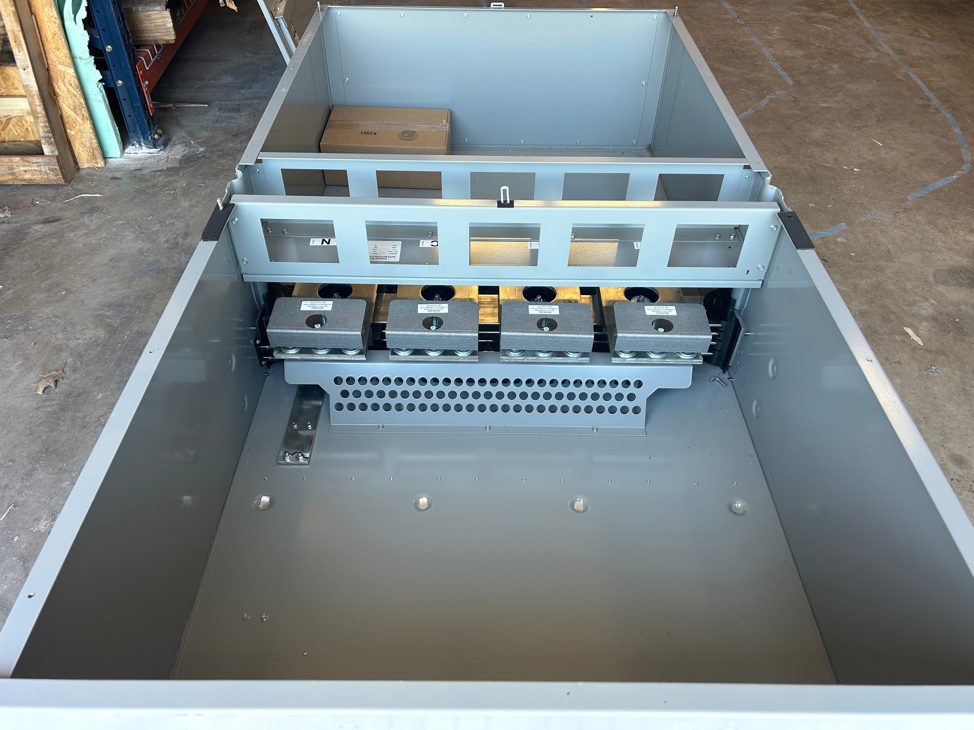 SIEMENS WTB32000BU EUSERC Rated 2000A 3PH UG Tap Box for Modular Metering