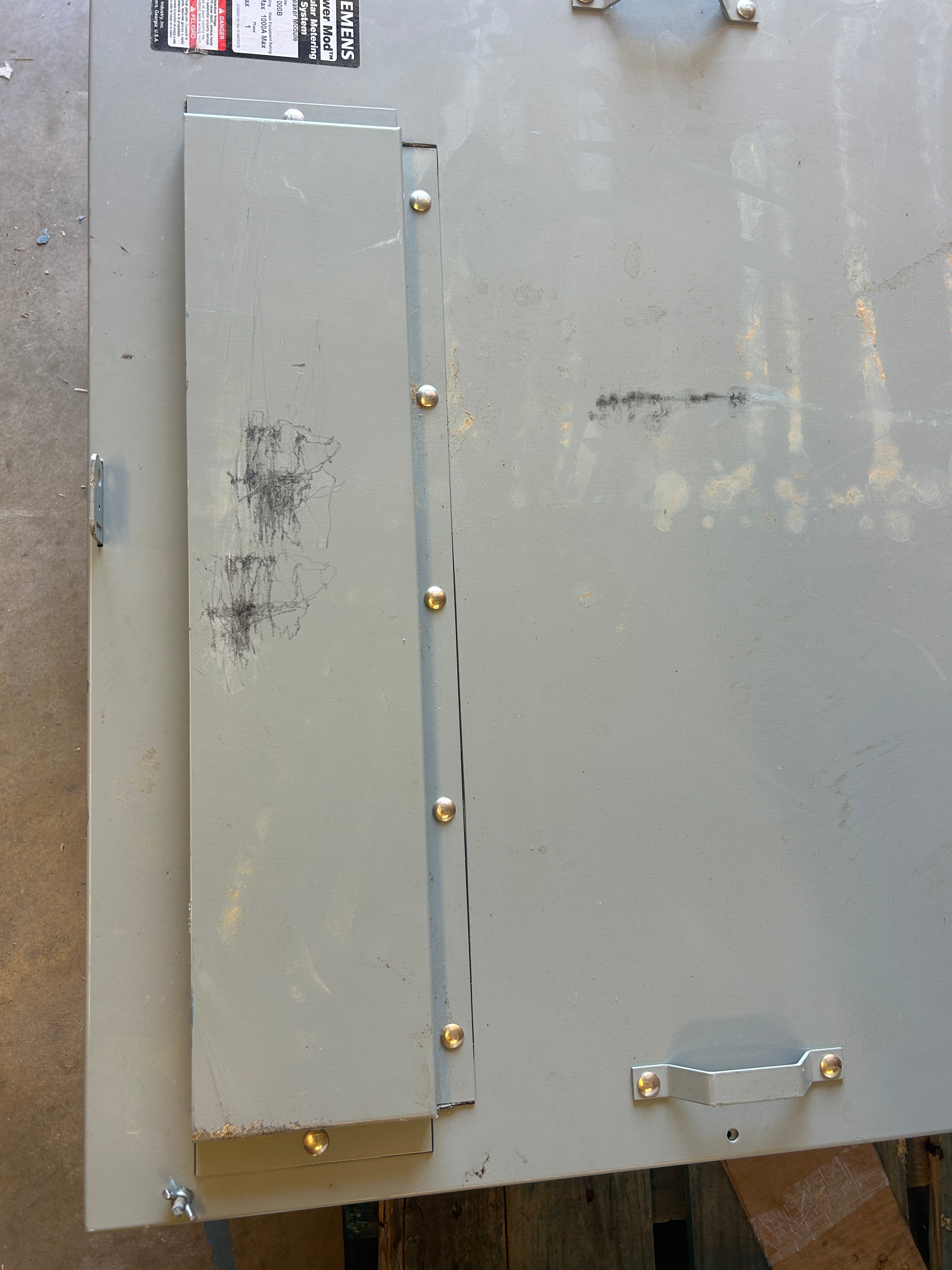 SIEMENS WEB11000B EUSERC Rated 1000A 1PH Main Breaker for Modular Metering + (2) Lug Kits
