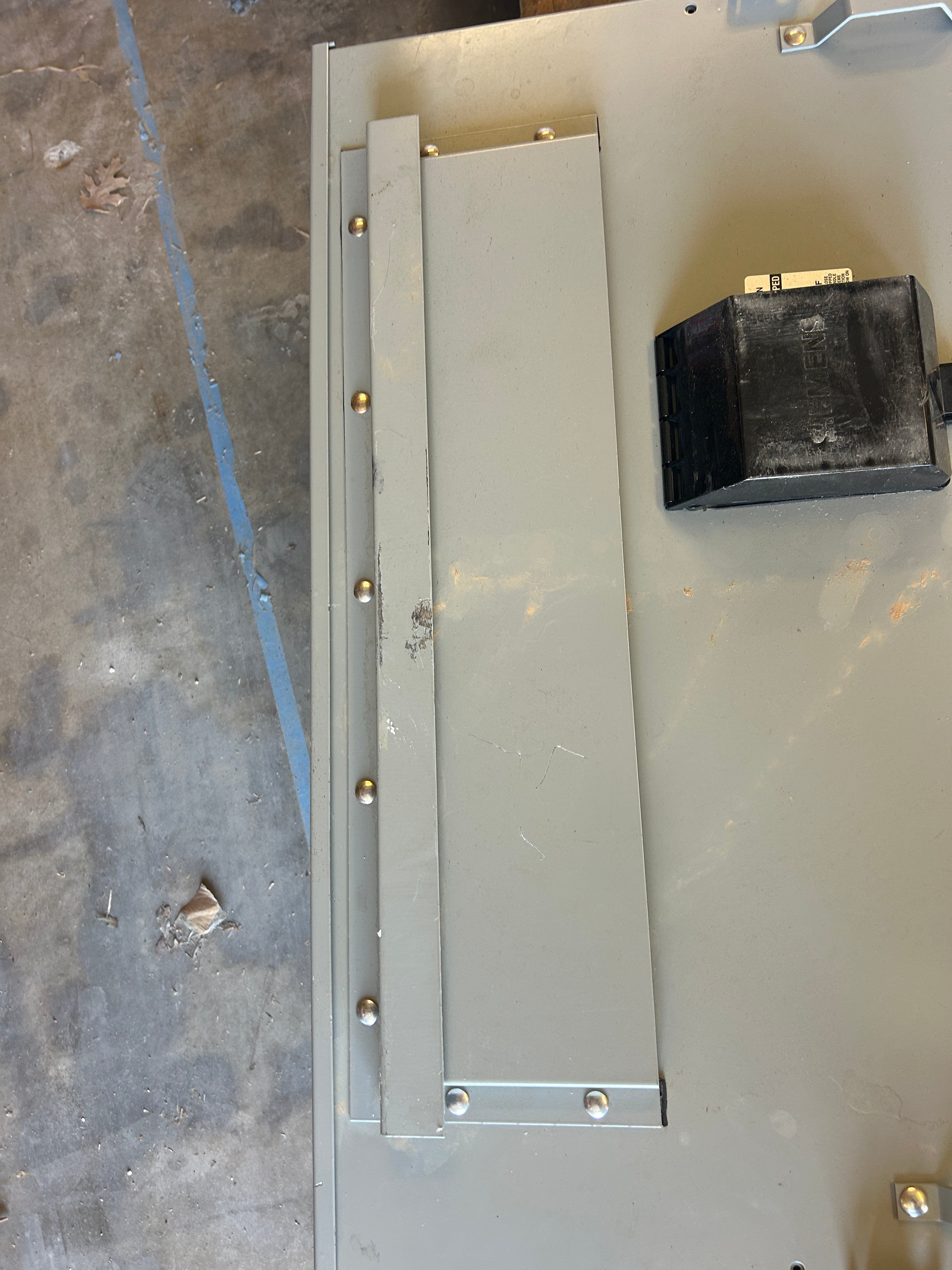 SIEMENS WEB11000B EUSERC Rated 1000A 1PH Main Breaker for Modular Metering + (2) Lug Kits