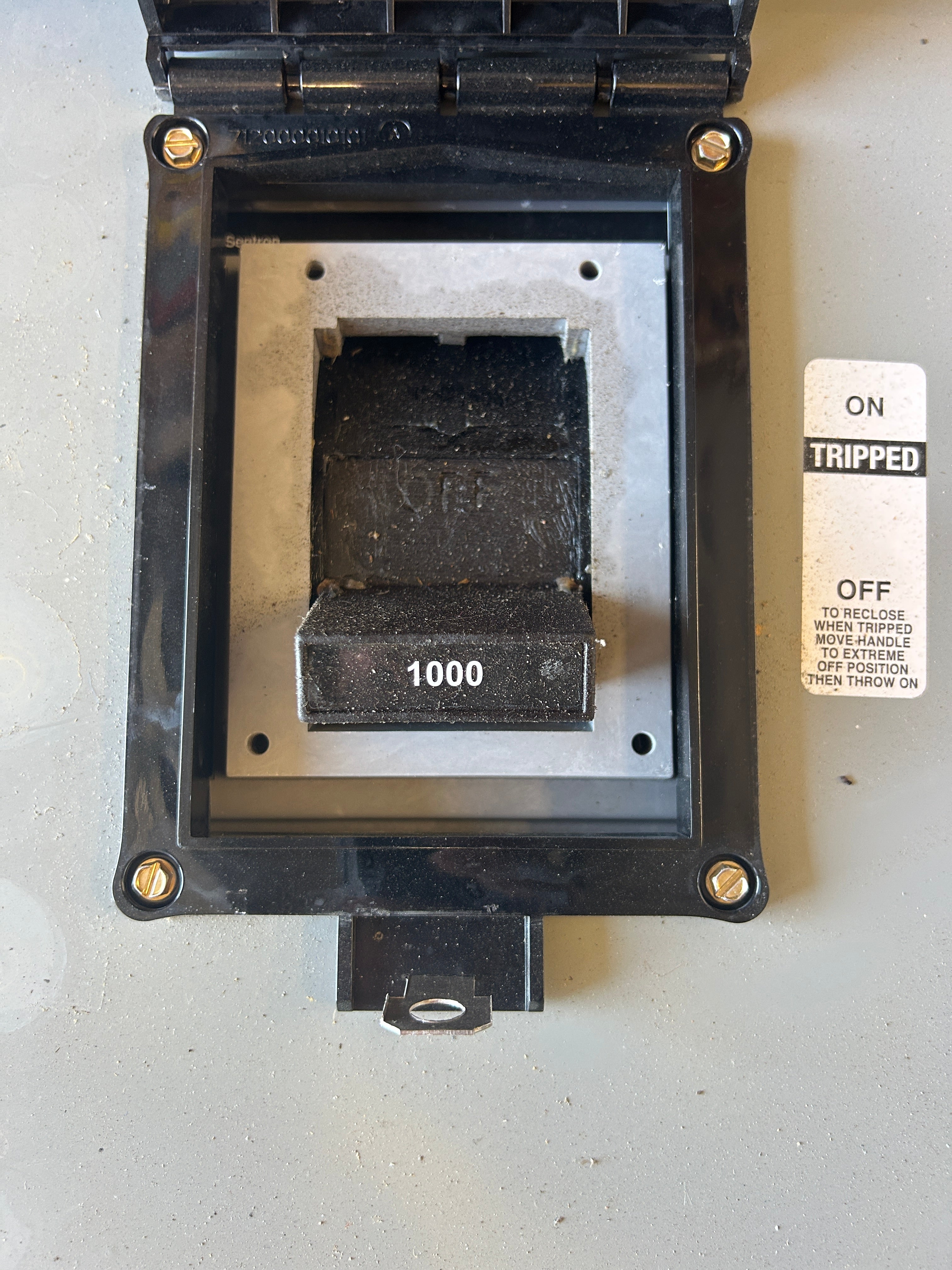 SIEMENS WEB11000B EUSERC Rated 1000A 1PH Main Breaker for Modular Metering + (2) Lug Kits