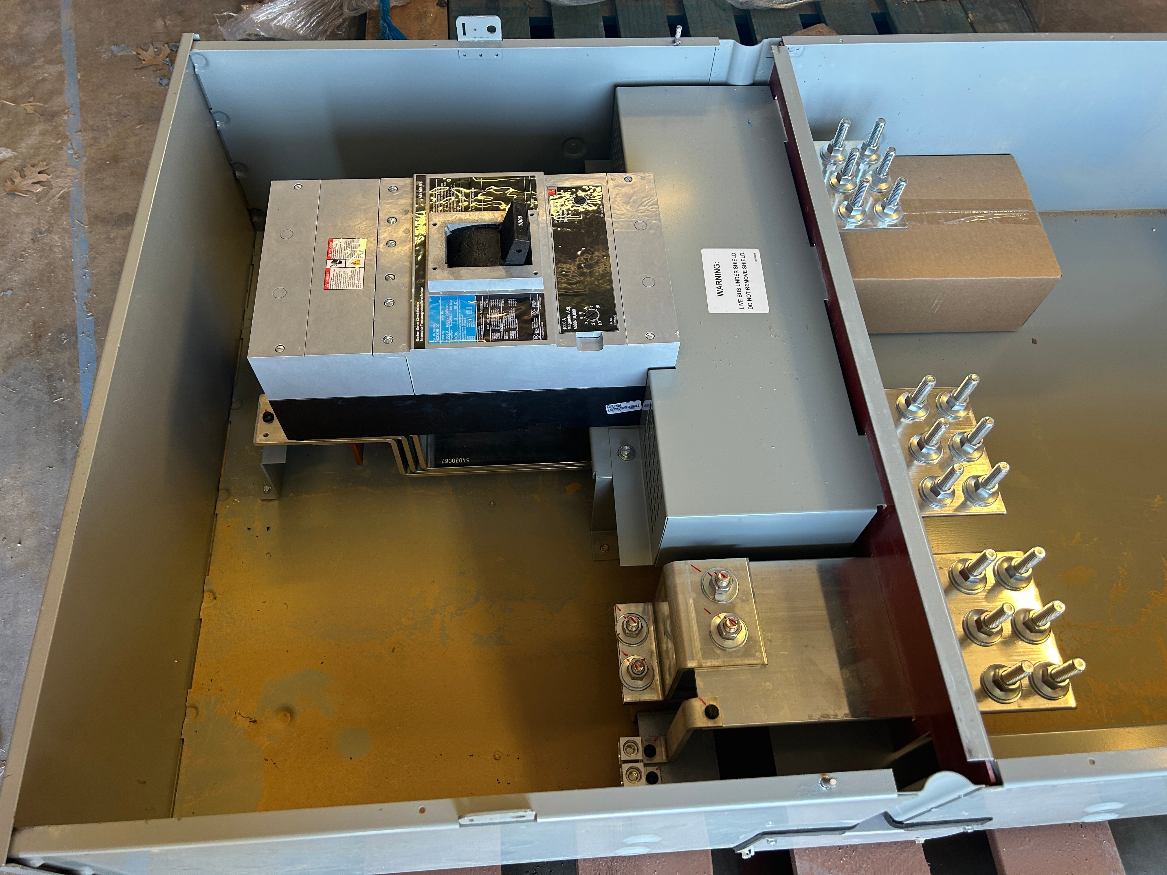 SIEMENS WEB11000B EUSERC Rated 1000A 1PH Main Breaker for Modular Metering + (2) Lug Kits