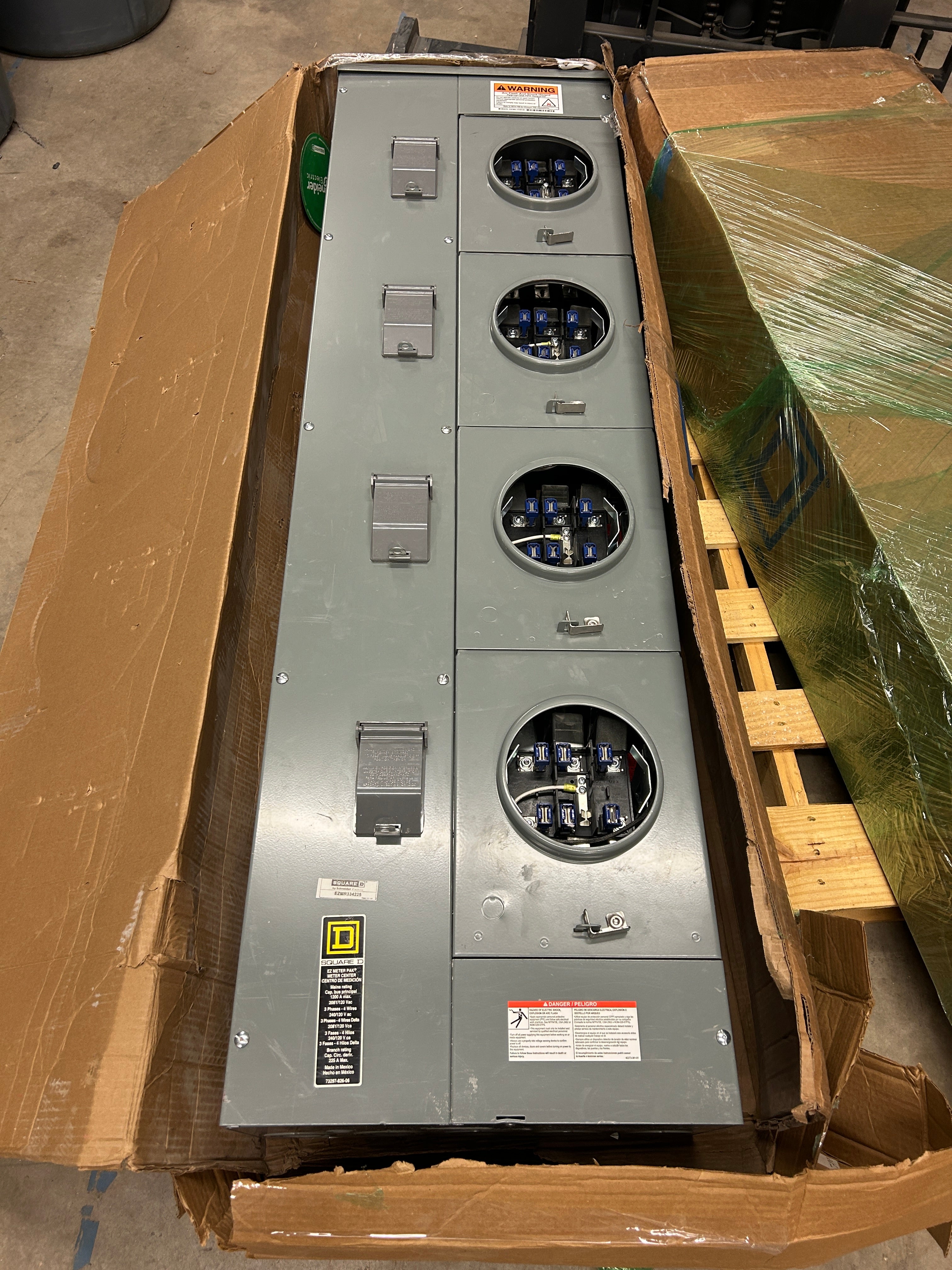 Square D EZMR334225 3PH In / 3PH Out 4 Gang Ringless 225A Socket 1200A Copper Busbar Meter Stack