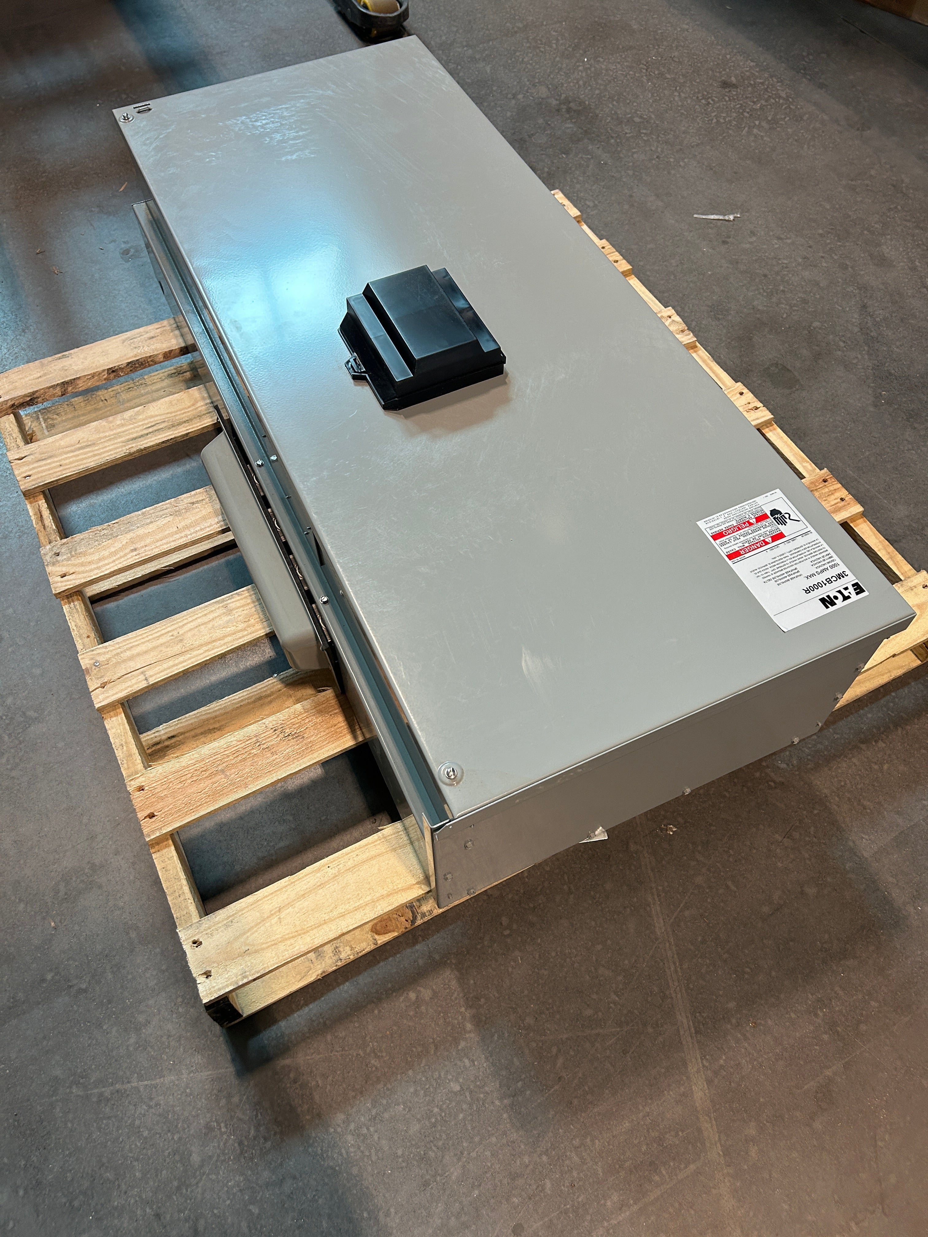 Eaton 3MCB1000R 3 Phase 1000A 65kAIC Main Disconnect for Modular Metering