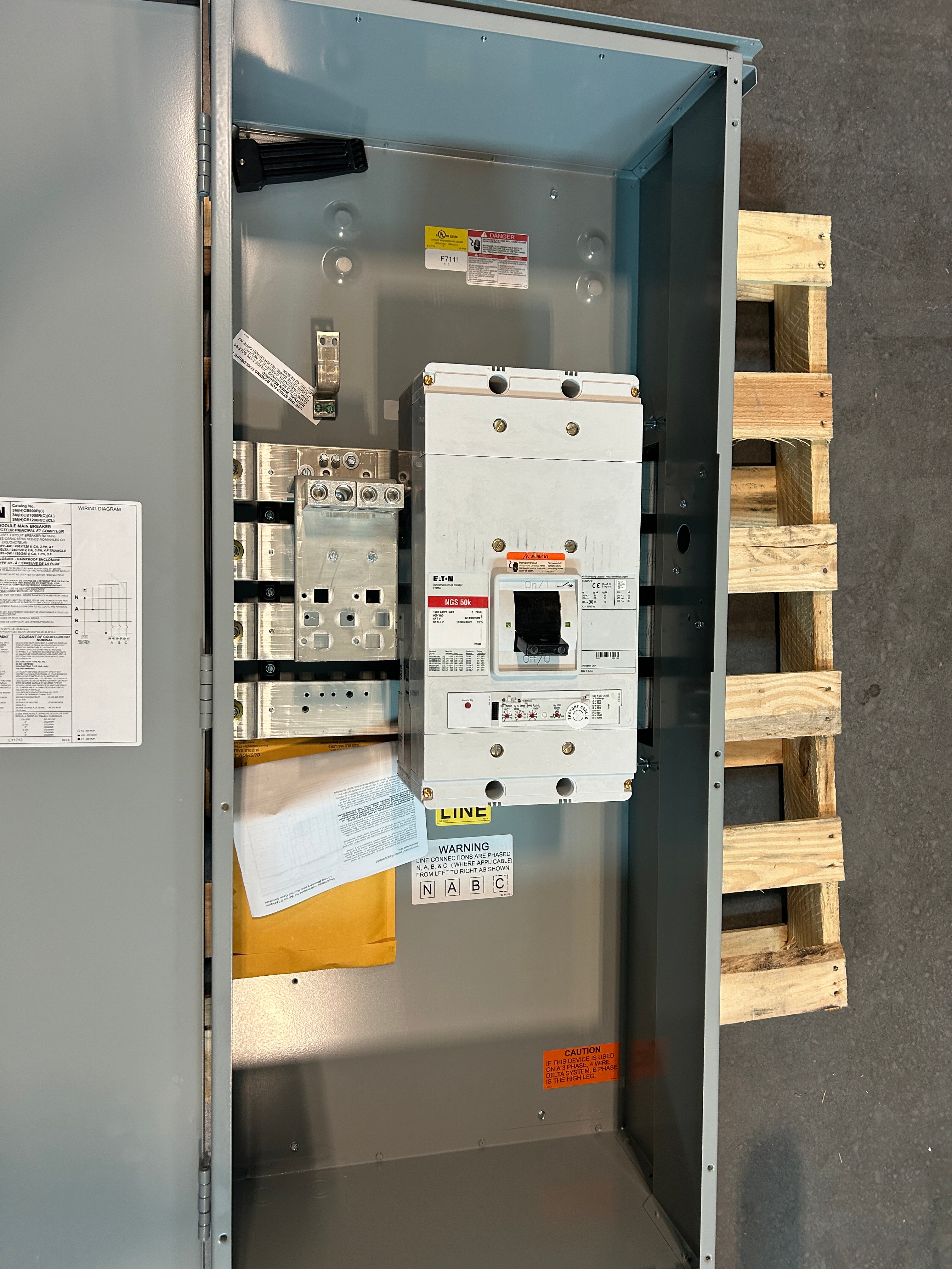 Eaton 3MCB1000R 3 Phase 1000A 65kAIC Main Disconnect for Modular Metering