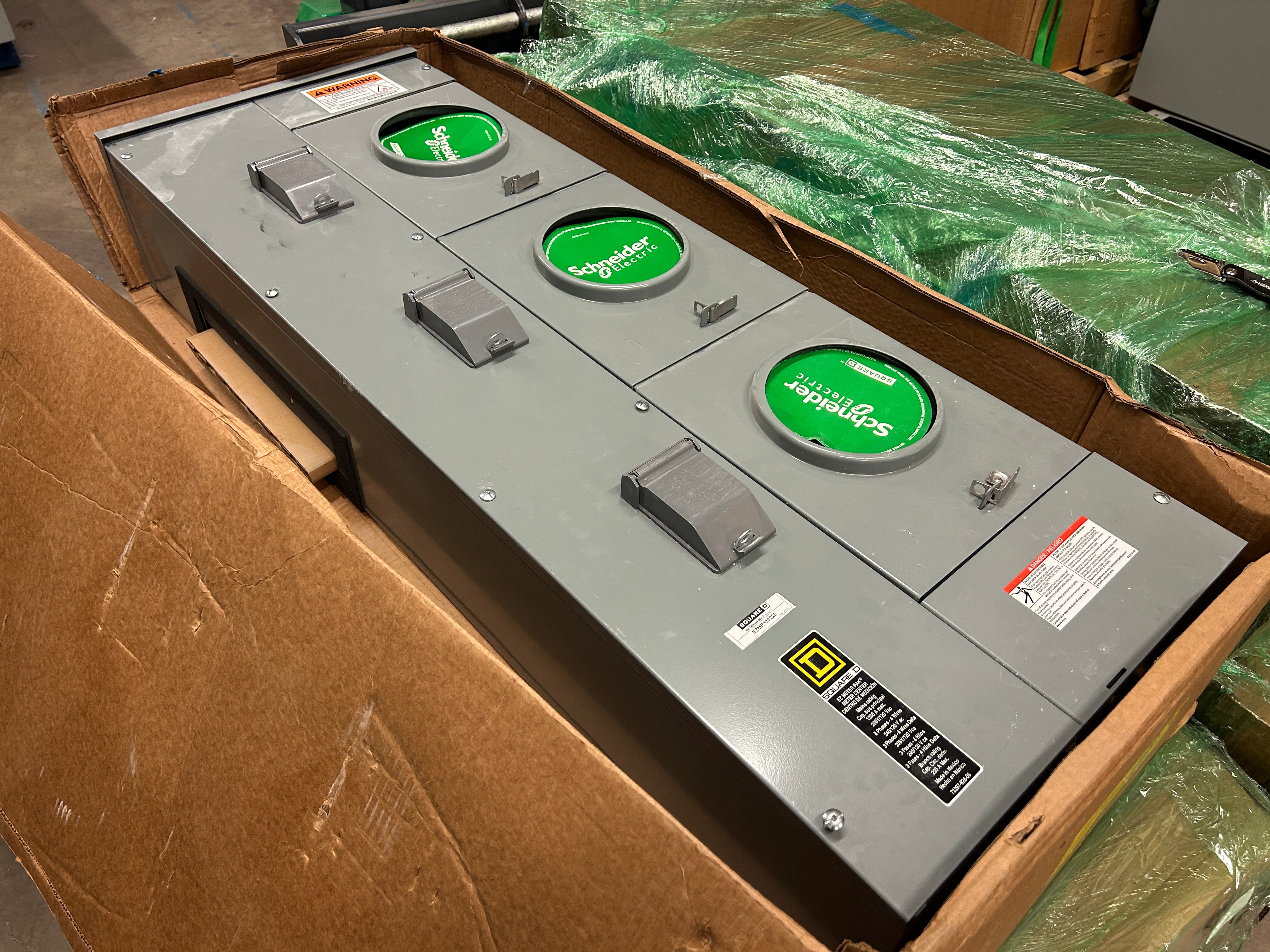 Square D EZMR333225 3PH In / 3PH Out 3 Gang Ringless 225A Socket 1200A Copper Busbar Meter Stack